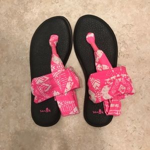 LIKE NEW Sanuk Yoga sling sandal